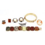 A VICTORIAN VARICOLOURED AGATE PANEL LINK BRACELET AND SIX FURTHER ITEMS (7)