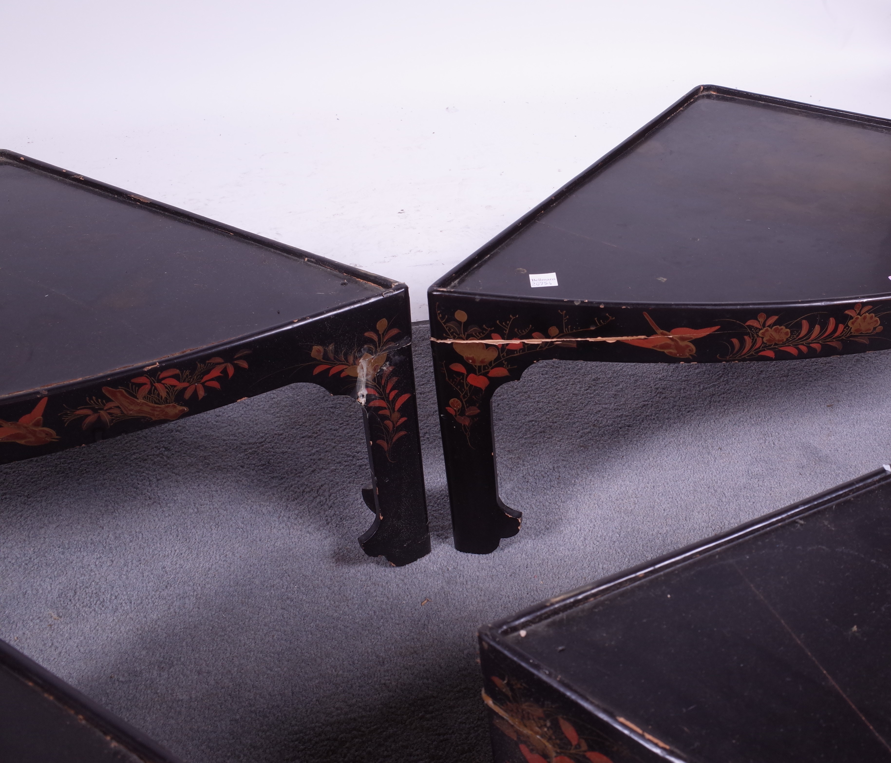 An early 20th century chinoiserie decorated nest of six tables - Image 4 of 5