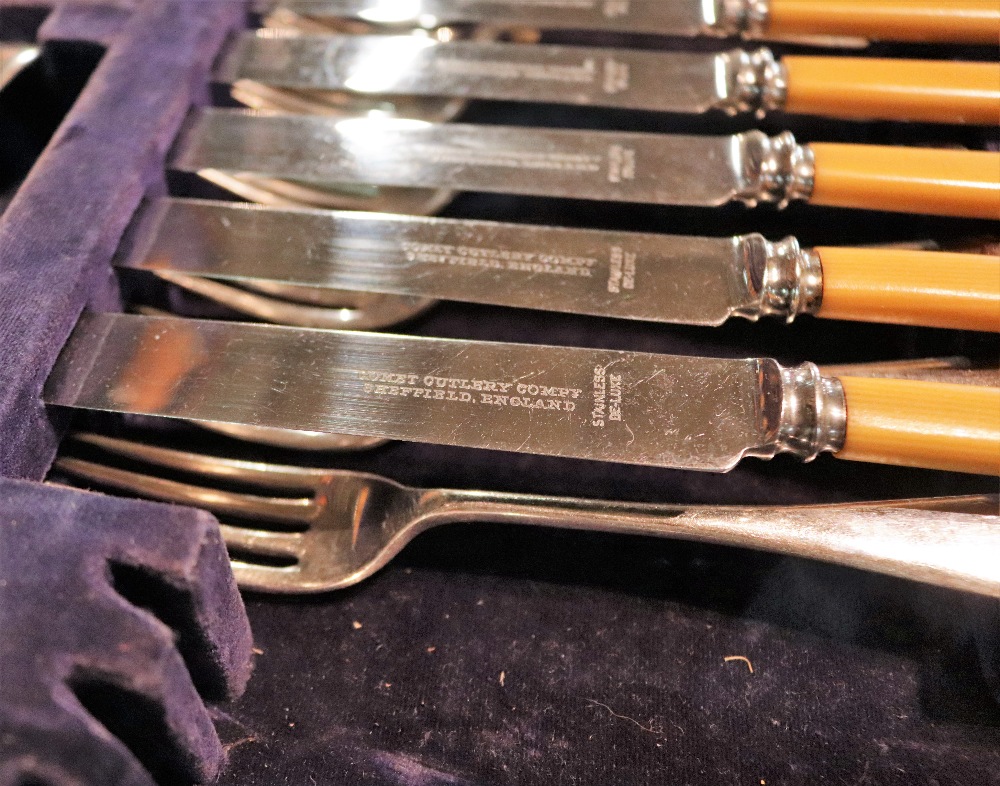 A George II style walnut canteen of plated cutlery - Image 6 of 7