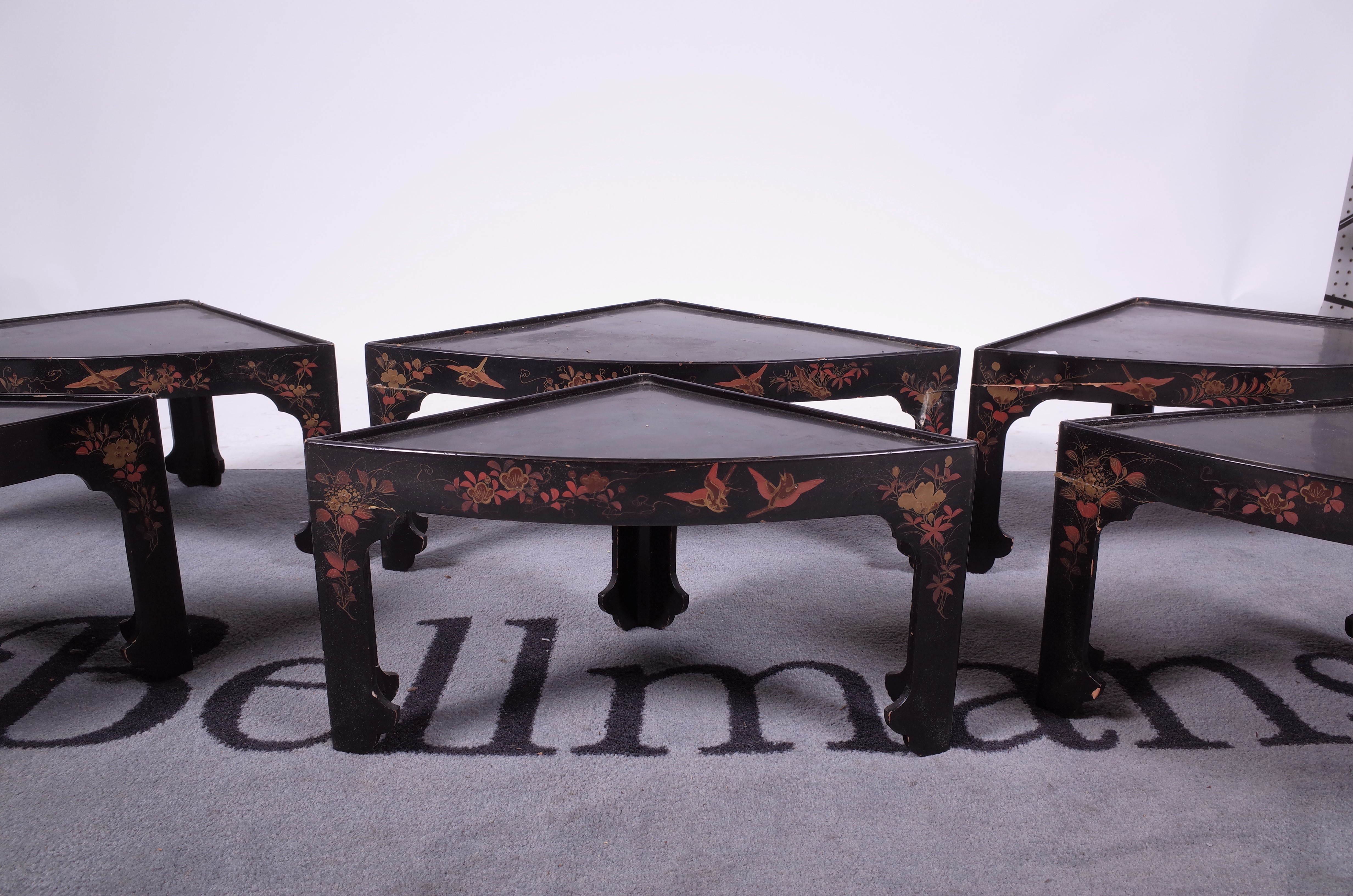 An early 20th century chinoiserie decorated nest of six tables - Image 2 of 5