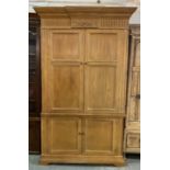 ‘Henredon’ A modern hardwood T.V. cabinet