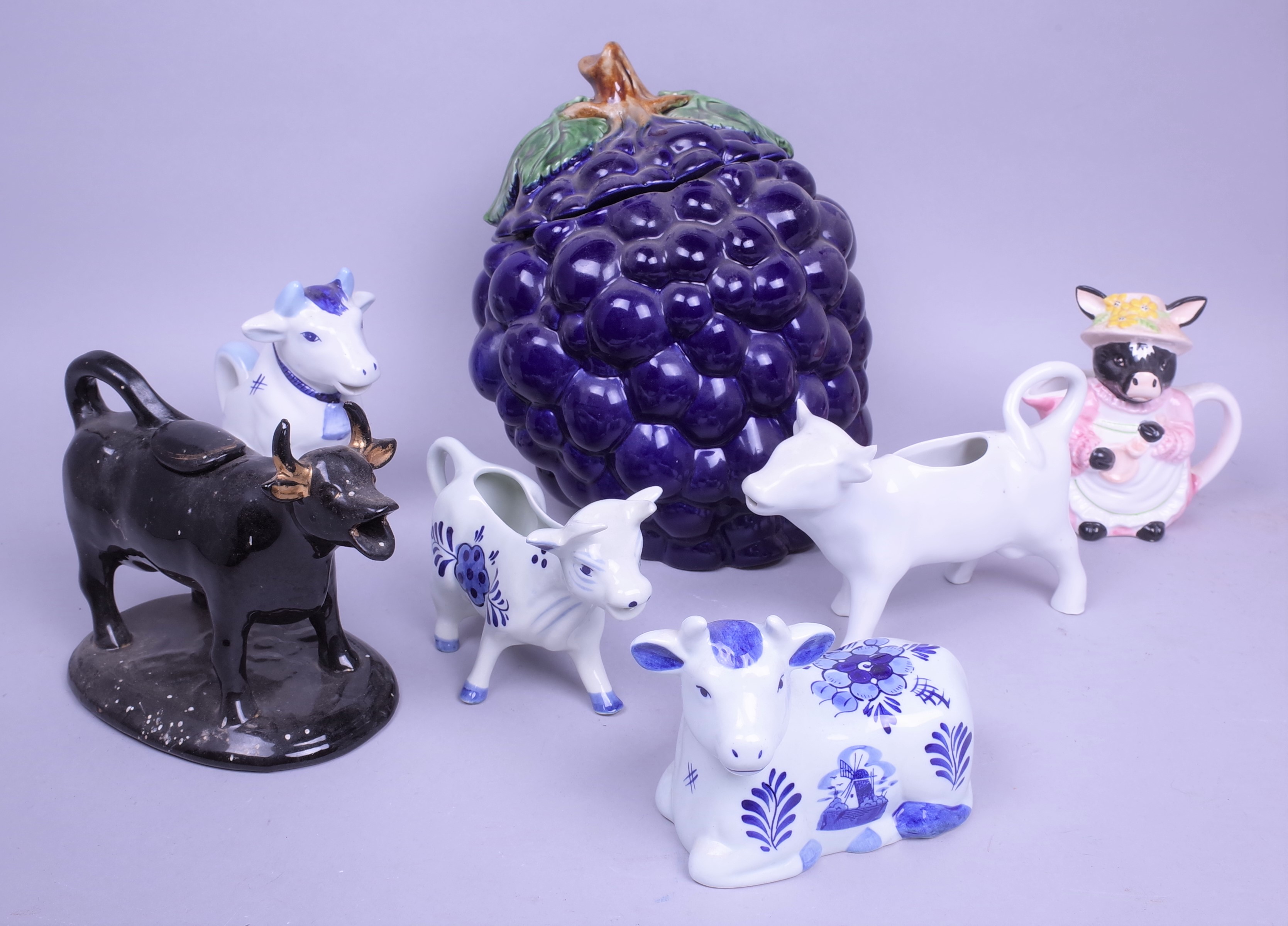 Ceramics, mostly modern figures and cow creamers, including Lladro - Image 4 of 4