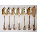 A SET OF SIX SILVER SINGLE STRUCK KINGS PATTERN DESSERT SPOONS AND A BUTTER KNIFE (7)