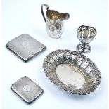 A SILVER CREAM JUG AND FOUR FURTHER ITEMS OF SILVER (5)