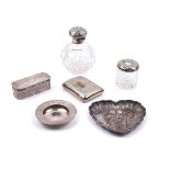 A EUROPEAN HEART SHAPED TRINKET DISH AND FIVE FURTHER SILVER AND SILVER MOUNTED ITEMS (6)