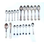 A GROUP OF SILVER FLATWARE (QTY)