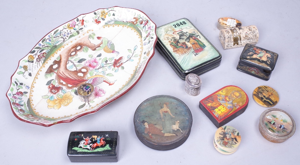 A GROUP OF TRINKET AND SNUFF BOXES