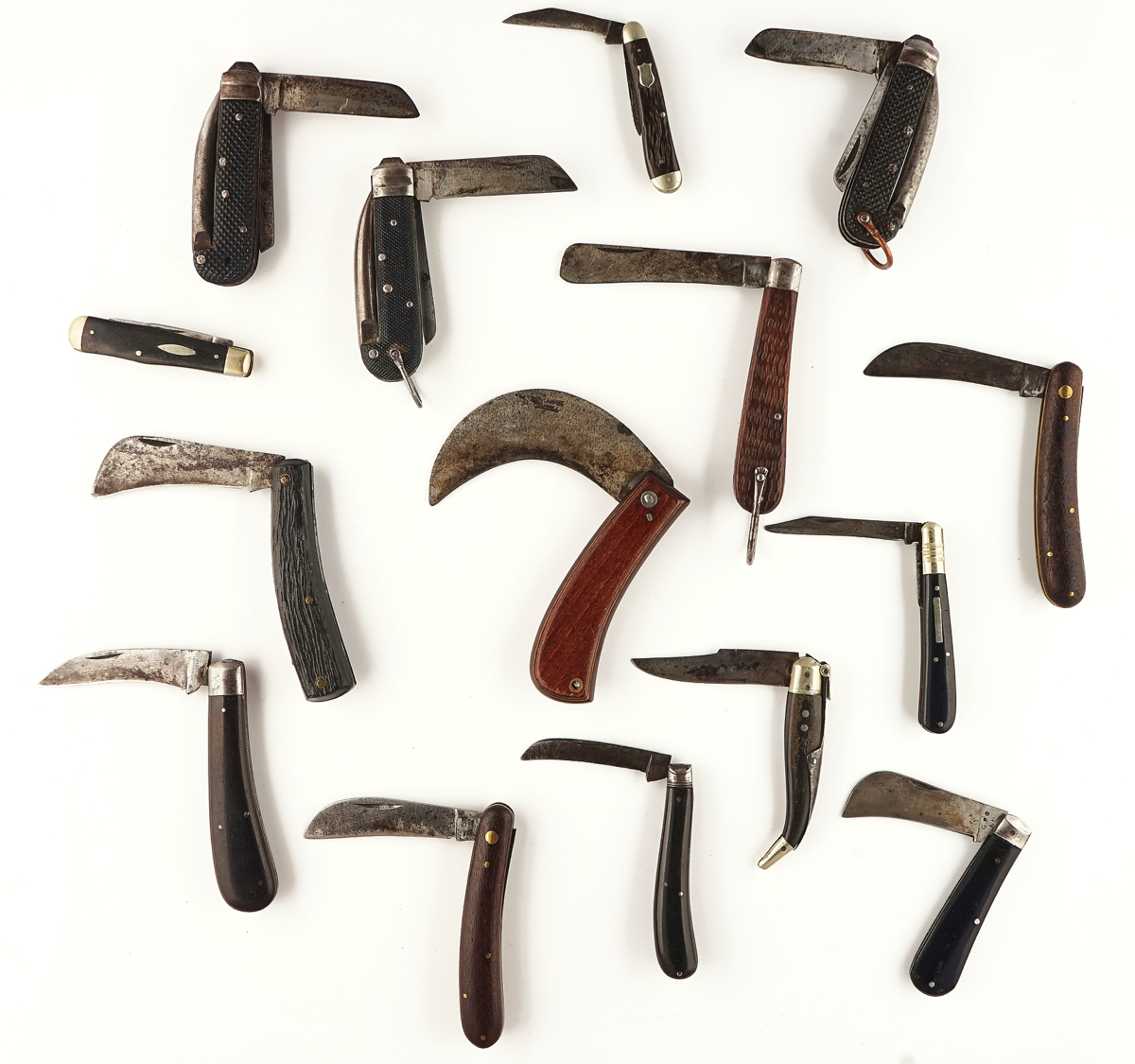 FIFTEEN ASSORTED POCKET KNIVES (15)