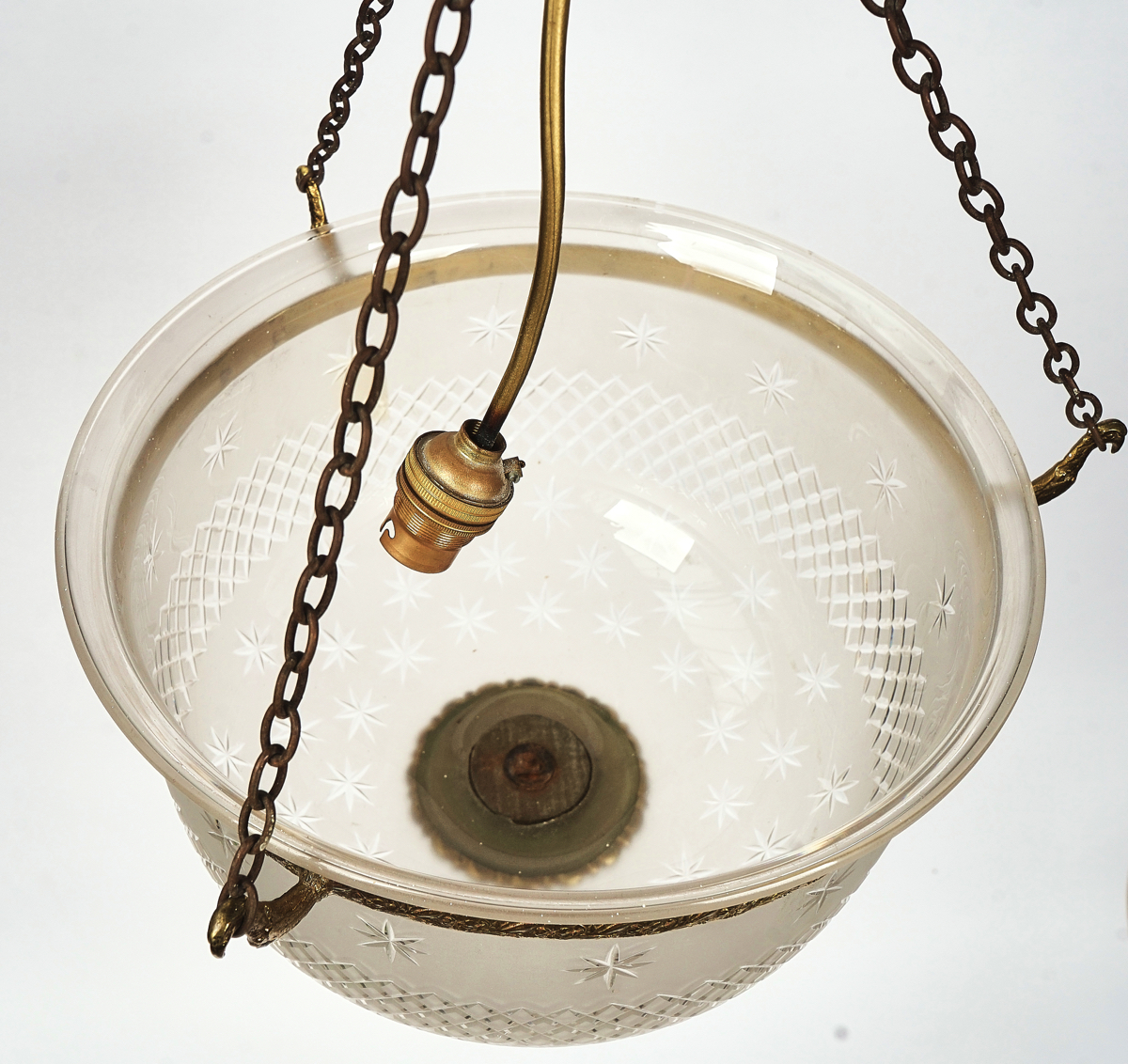 A REGENCY STYLE GILT-BRASS MOUNTED FROSTED GLASS HANGING LIGHT - Image 4 of 4
