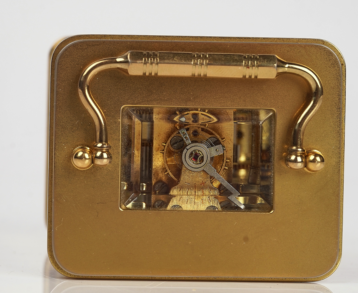 A SMALL BRASS CARRIAGE TIMEPIECE - Image 4 of 4