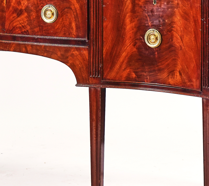 A GEORGE III SERPENTINE MAHOGANY SIDEBOARD - Image 2 of 3