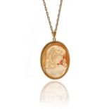 A 9CT GOLD MOUNTED OVAL SHELL CAMEO PENDANT, WITH A NECKCHAIN