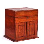 AN EARLY 20TH CENTURY OAK BOX, POSSIBLY FOR A MICROSCOPE