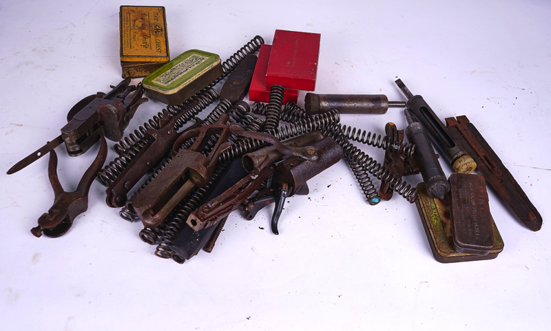 SHOOTING INTEREST; A QTY OF MAINSPRINGS, VARIOUS LOCK PLATES, SCOPE MOUNTS ETC (QTY)