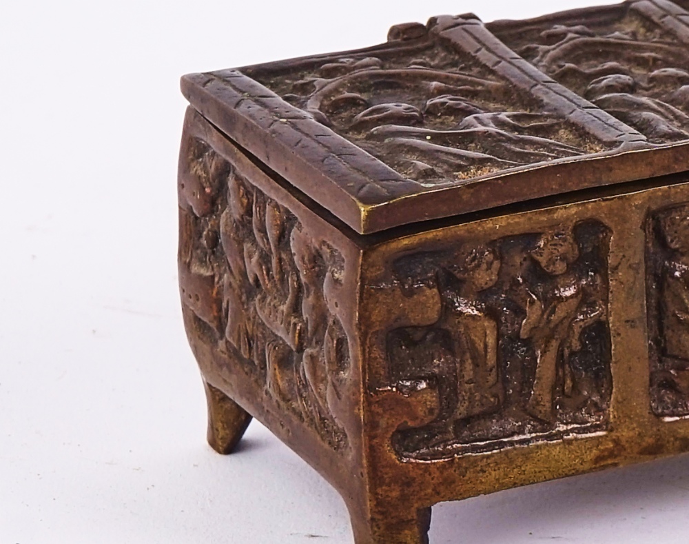 A BRONZE MEDIEVAL STYLE RELIQUARY CASKET - Image 2 of 4