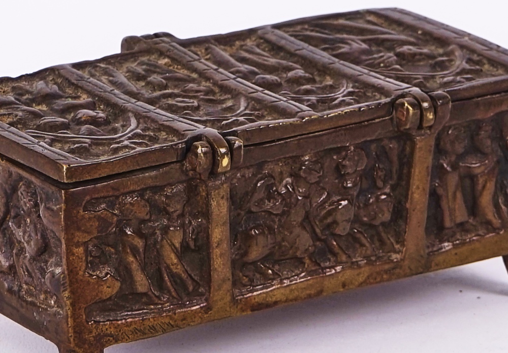 A BRONZE MEDIEVAL STYLE RELIQUARY CASKET - Image 3 of 4