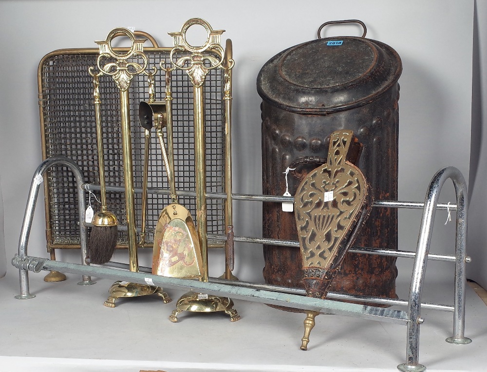 A GROUP OF METALWARE, A COAL BIN, TWO PAIRS OF FIRE TOOLS WITH STANDS, A BRASS FIRE GUARD, A...