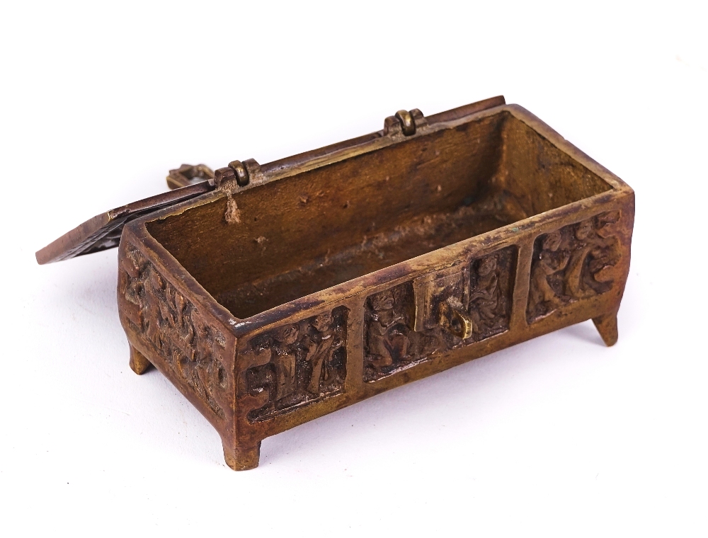 A BRONZE MEDIEVAL STYLE RELIQUARY CASKET - Image 4 of 4