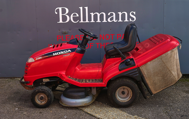 ‘HONDA HYDROSTATIC V-TWIN 2315’ RIDE ON MOWER