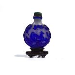 A CHINESE BLUE OVERLAY GLASS SNUFF BOTTLE