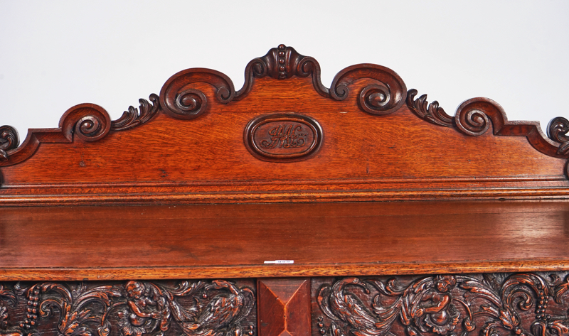 A VICTORIAN CARVED OAK SERVING TABLE - Image 3 of 3