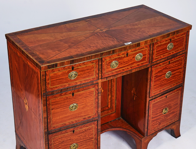 A 19TH CENTURY ROSEWOOD BANDED SATINWOOD BOWFRONT SIDEBOARD - Image 4 of 5