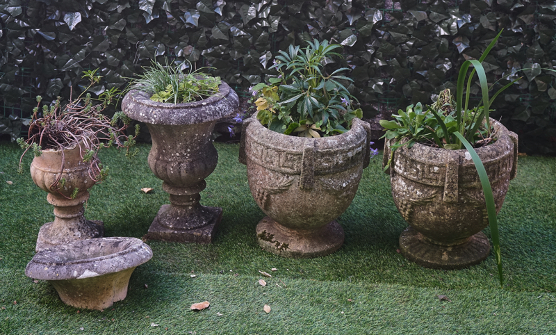 A PAIR OF 19TH CENTURY CARVED MARBLE JARDINIERES (4)