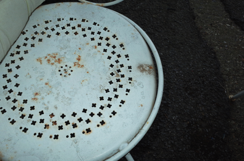 SIX MID-20TH CENTURY WHITE PAINTED METAL GARDEN CHAIRS (6) - Image 3 of 7