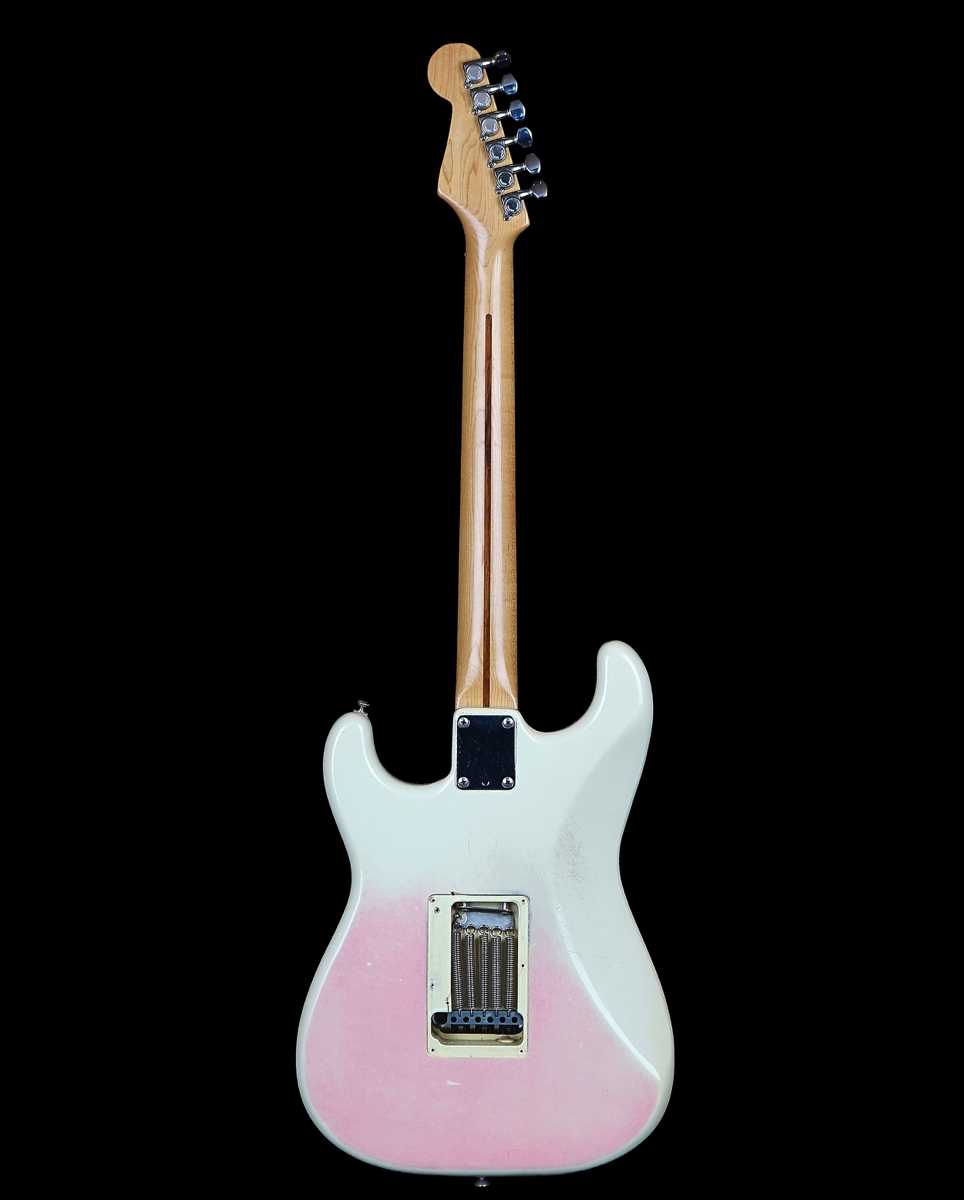 A FENDER STRATOCASTER GUITAR - Image 2 of 9