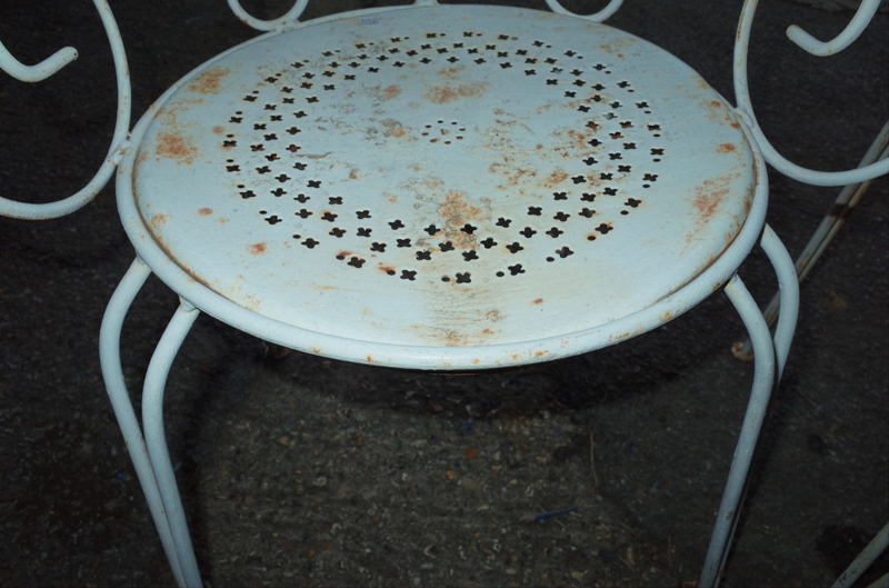 SIX MID-20TH CENTURY WHITE PAINTED METAL GARDEN CHAIRS (6) - Image 2 of 7