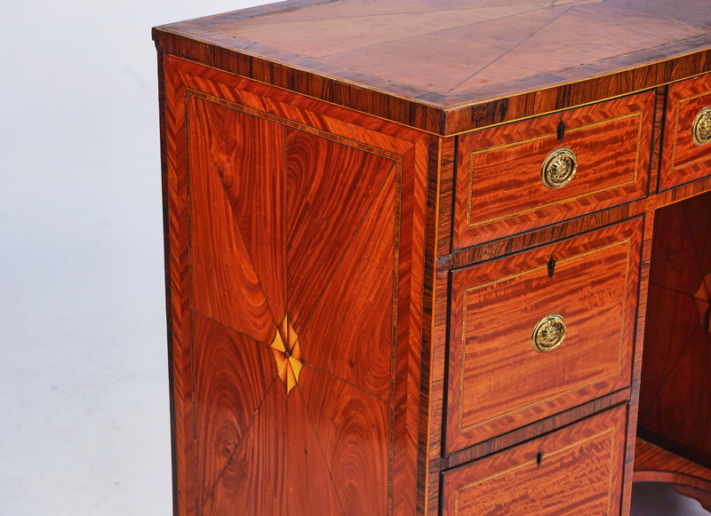 A 19TH CENTURY ROSEWOOD BANDED SATINWOOD BOWFRONT SIDEBOARD - Image 3 of 5