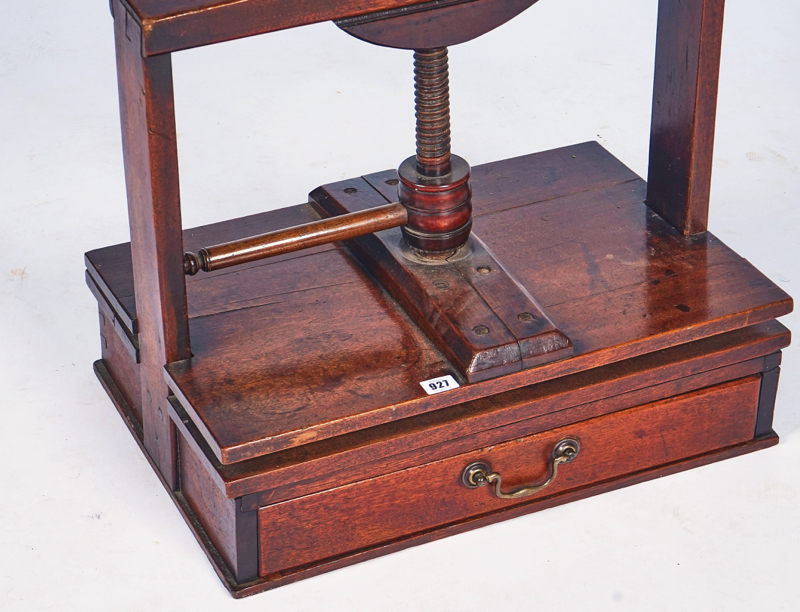 AN 18TH CENTURY MAHOGANY TABLE TOP BOOK PRESS - Image 2 of 3