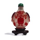 A CHINESE RED OVERLAY GLASS SNUFF BOTTLE