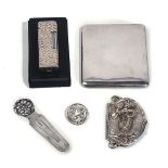 A SILVER RECTANGULAR CIGARETTE CASE AND FOUR FURTHER ITEMS (5)