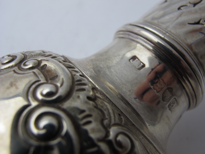 A weighted embossed silver caster of bal - Image 3 of 4