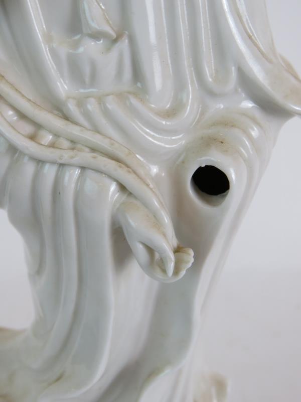 A Chinese Blanc De Chine porcelain figur - Image 7 of 9