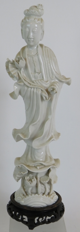 A Chinese Blanc De Chine porcelain figur - Image 2 of 9