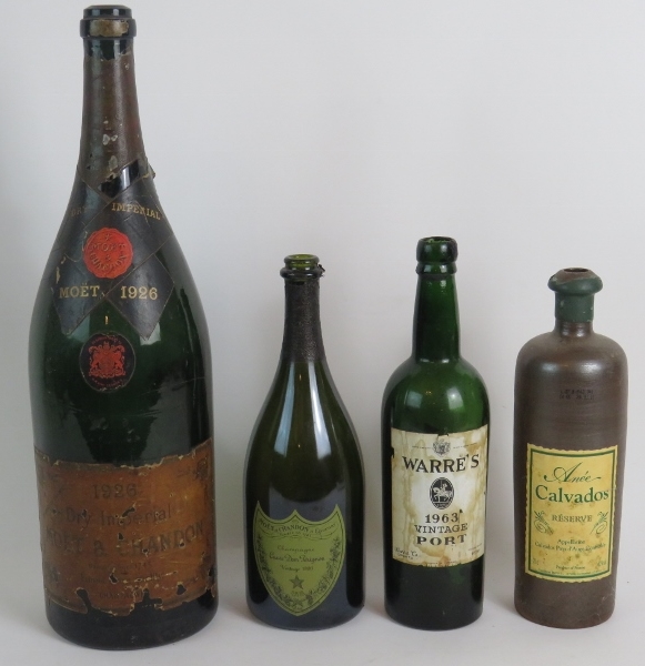 Four decorative empty vintage bottles in - Image 4 of 5