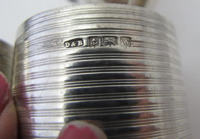 A collection of six silver napkin rings - Image 4 of 7