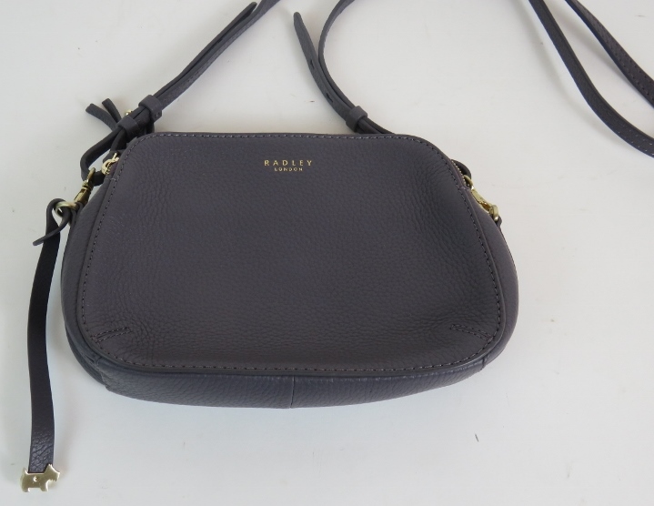 A Radley cross body handbag in grey grai - Image 2 of 5
