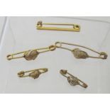 A collection of five pin/bar brooches, o