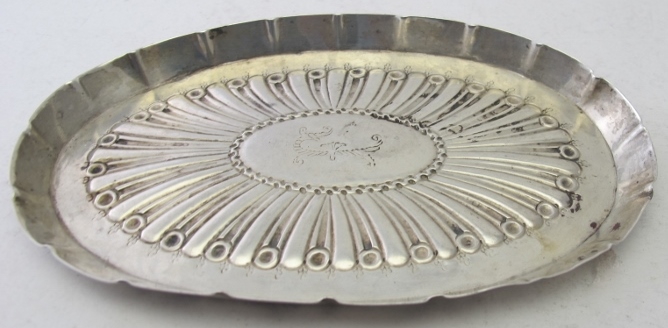 A Victorian oval silver pin tray, approx