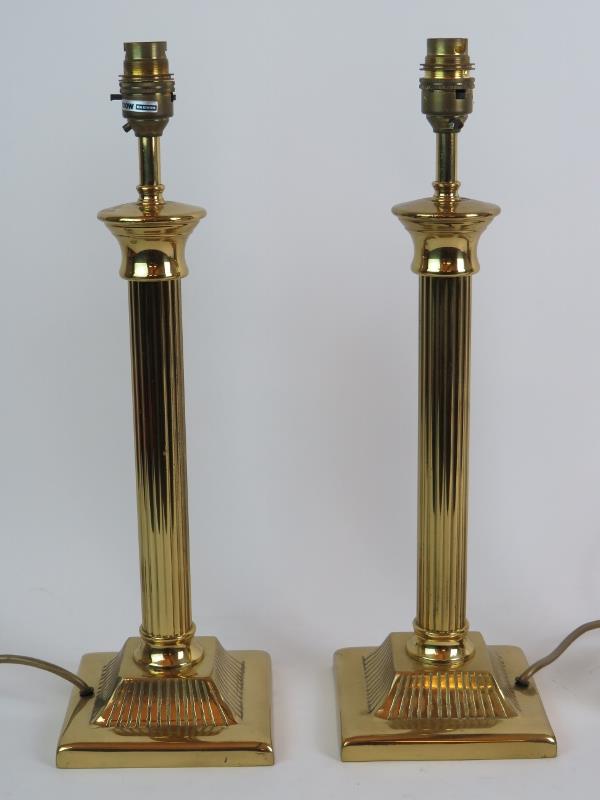 A pair of modern brass column table lamp - Image 2 of 3