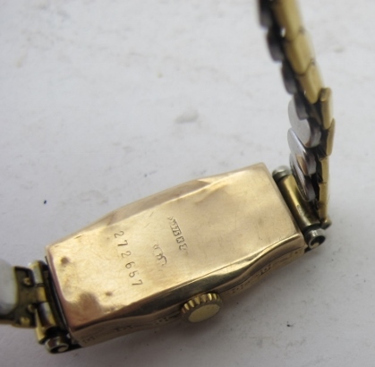 An Art Deco 9ct gold ladies wristwatch w - Image 3 of 3