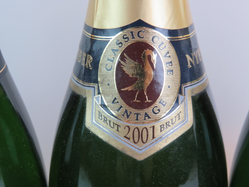 Six bottles of English sparkling wine to include 3 bottles of Gusbourne Brut Reserve 2009, two - Image 4 of 5
