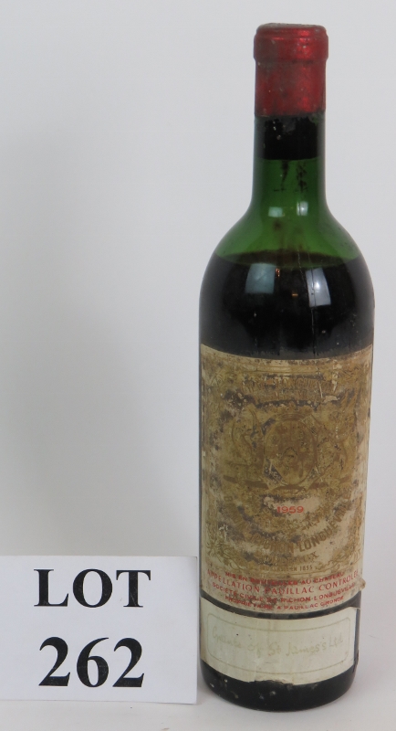 One bottle of Chateau Longueville 1959, Pauilac Medoc, Baron Pichon Longueville. Condition report: