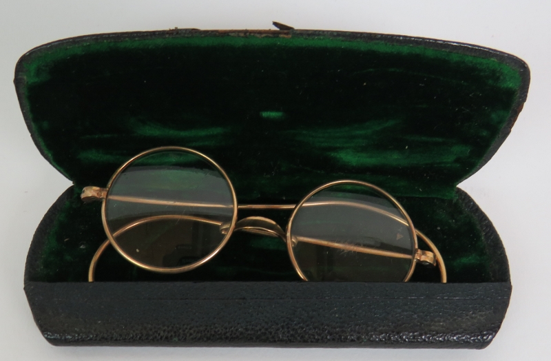 Six pairs of vintage gold filled spectacles including one pair of clip on sunglasses plus three pens - Image 2 of 5