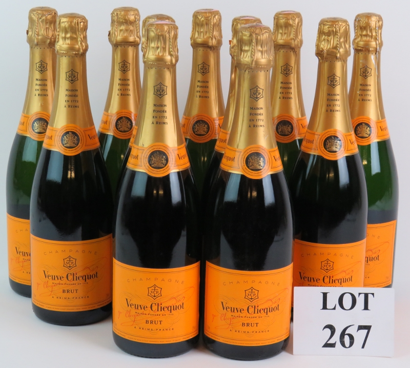 Eleven bottles of Veuve Clicquot Ponsardin Brut NV champagne 75cl 12% vol. (11). Condition report: