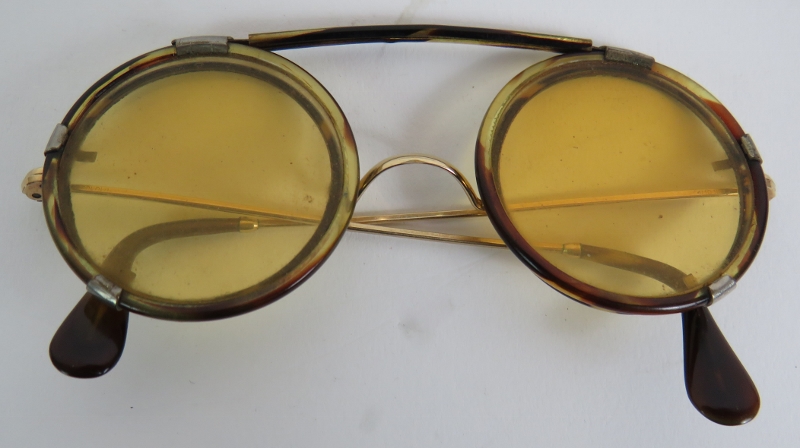 Six pairs of vintage gold filled spectacles including one pair of clip on sunglasses plus three pens - Image 4 of 5