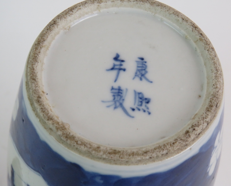 A fine Chinese antique porcelain covered vase decorated in the Kangxi style, probably 19th - Bild 7 aus 17